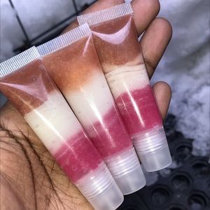 Scented lipgloss